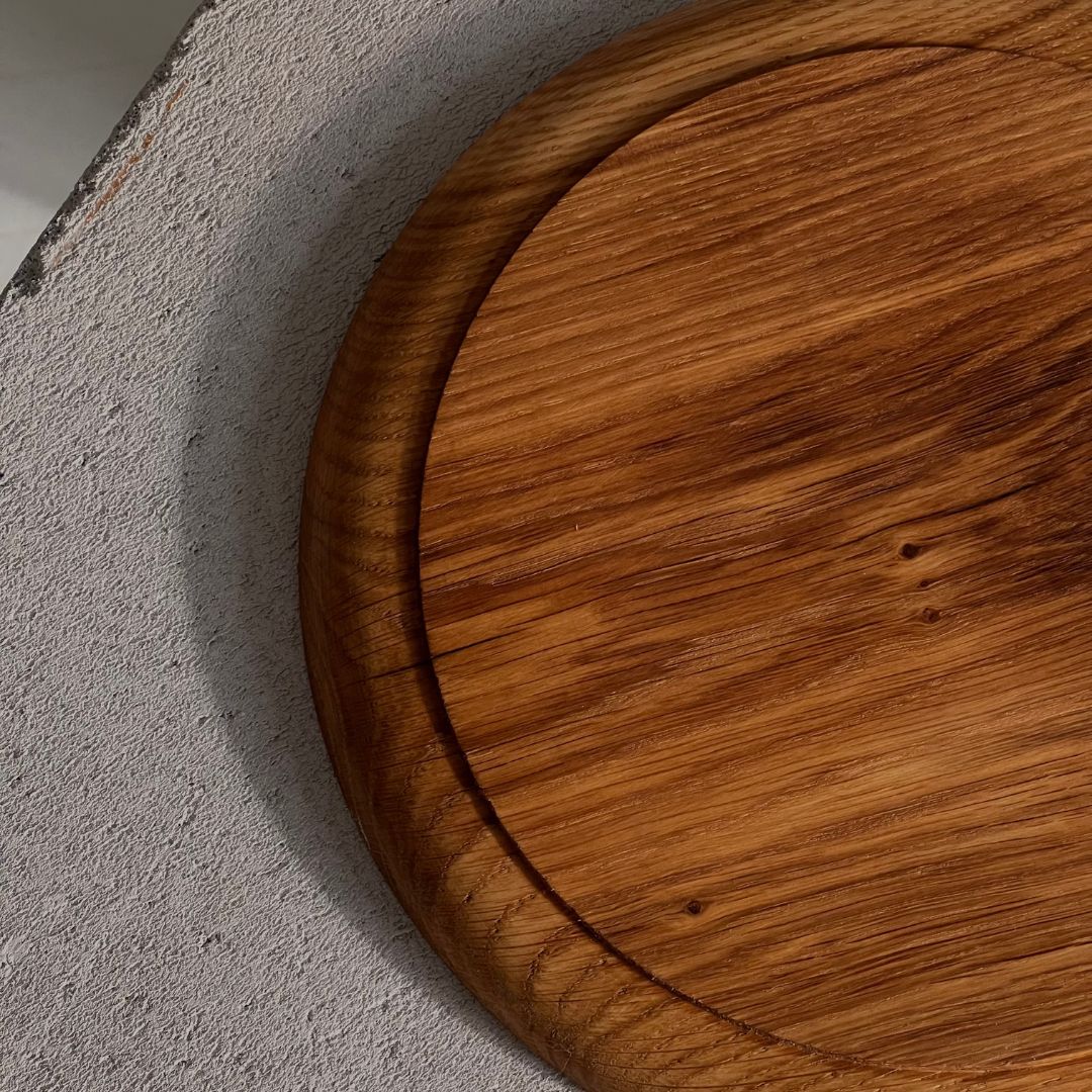 Ąžuolinė rankų darbo lėkštė maistui patiekti